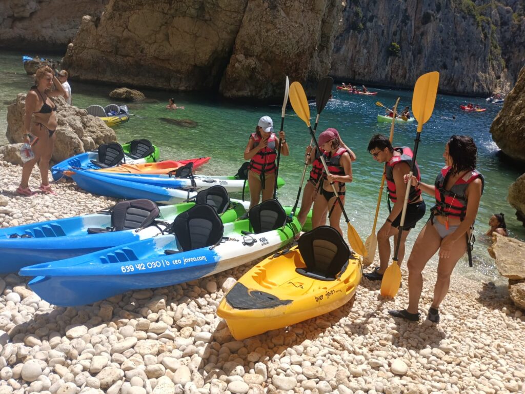 Ruta en kayak en Jávea: desde la Granadella hasta la Cala en Caló y la Cova del Llop Marí