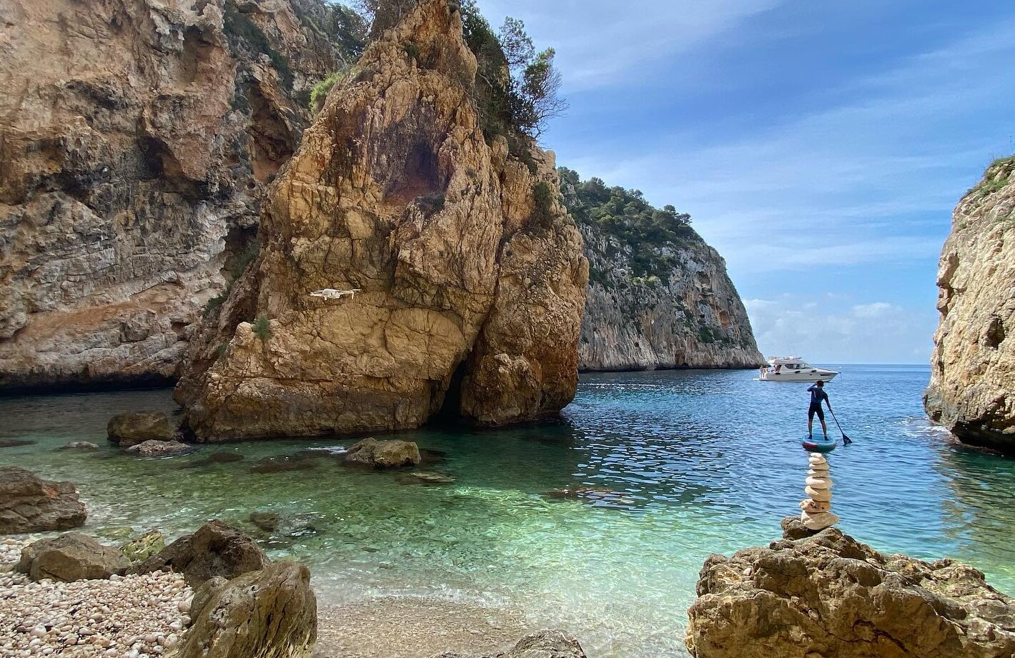 playa secreta cala en calo en javea